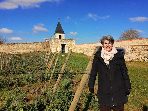 Céline BLET dans le Clos Bel Air du domaine "Les Terres Blanches"